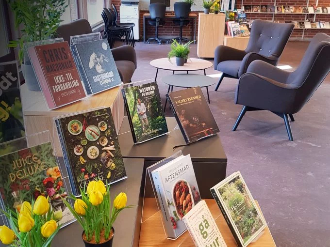 Indenfor på Søvind Bibliotek